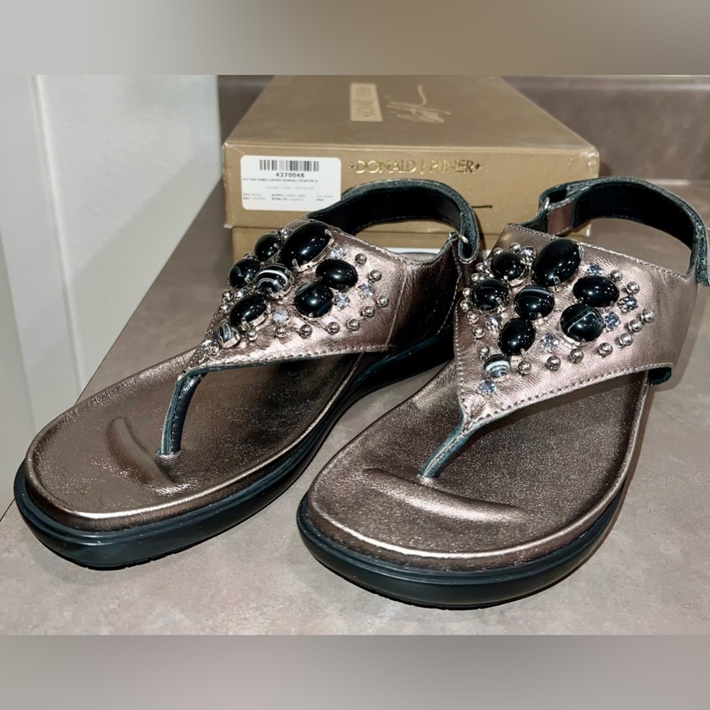 NEW Donald Pliner Boho Leather Metallic Sandals Thong Adjustable US 7.5 HILTON